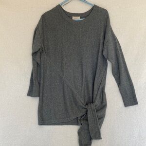 Loft Outlet soft Gray Knot Front oversized Sweater Size Medium